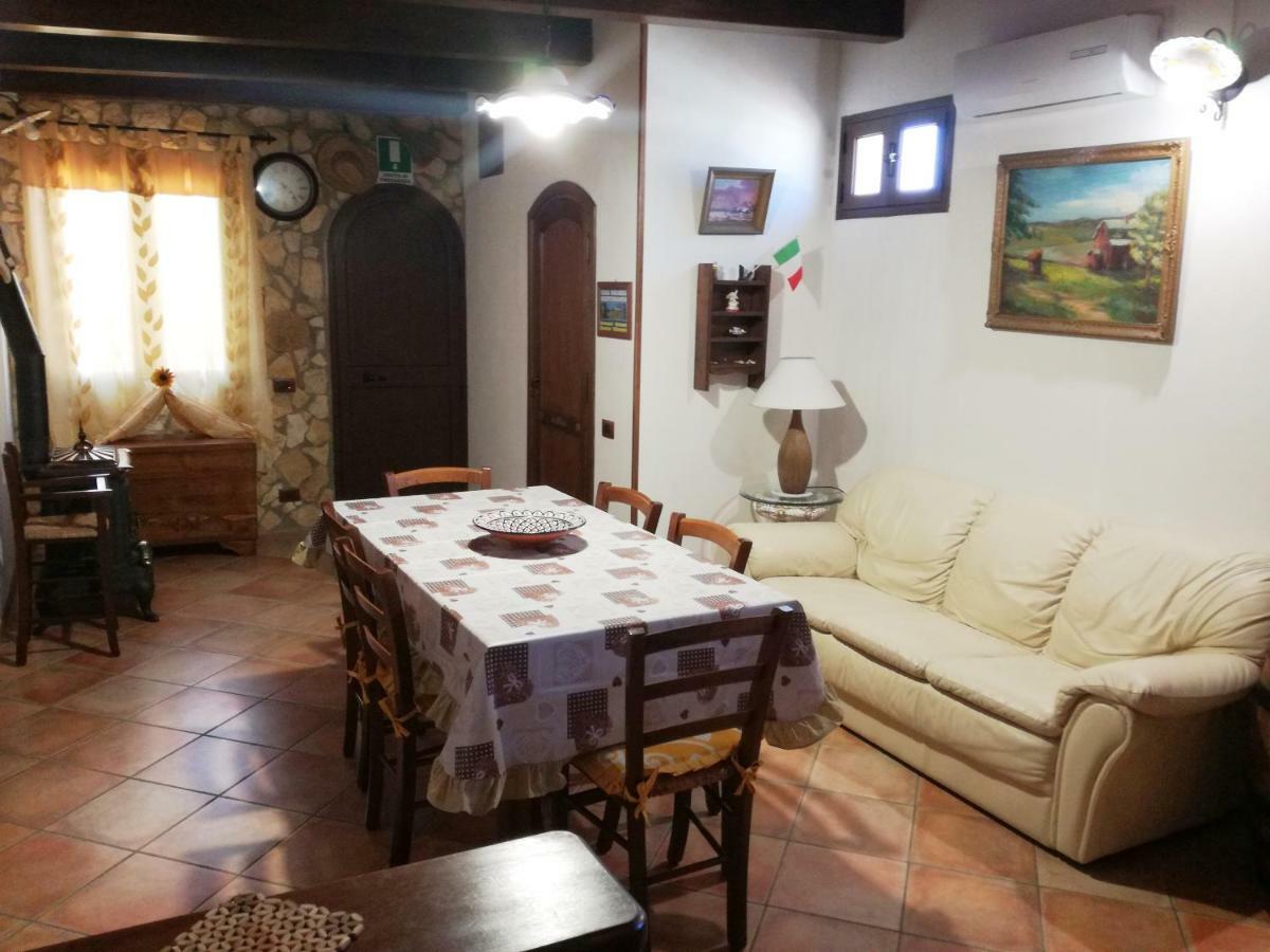 Casa Vacanze Mediterraneo Villa เตร ฟอนตาเน ภายนอก รูปภาพ