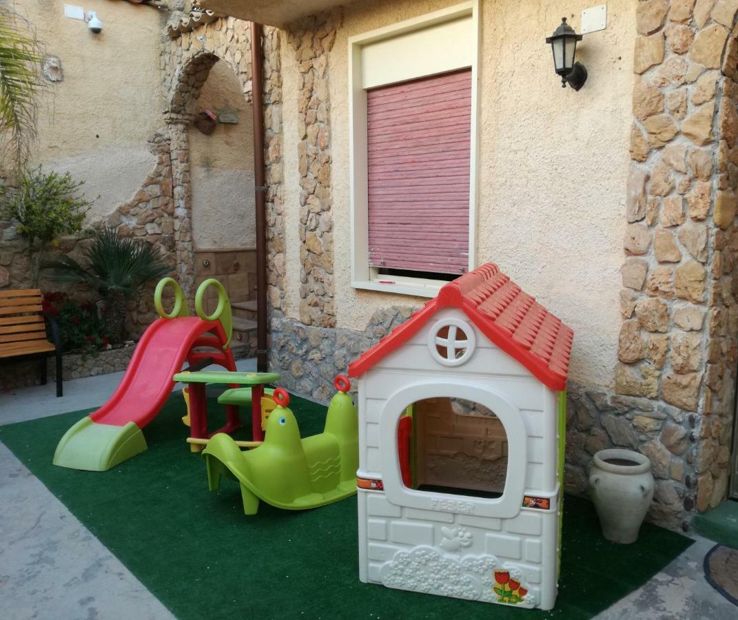 Casa Vacanze Mediterraneo Villa เตร ฟอนตาเน ภายนอก รูปภาพ