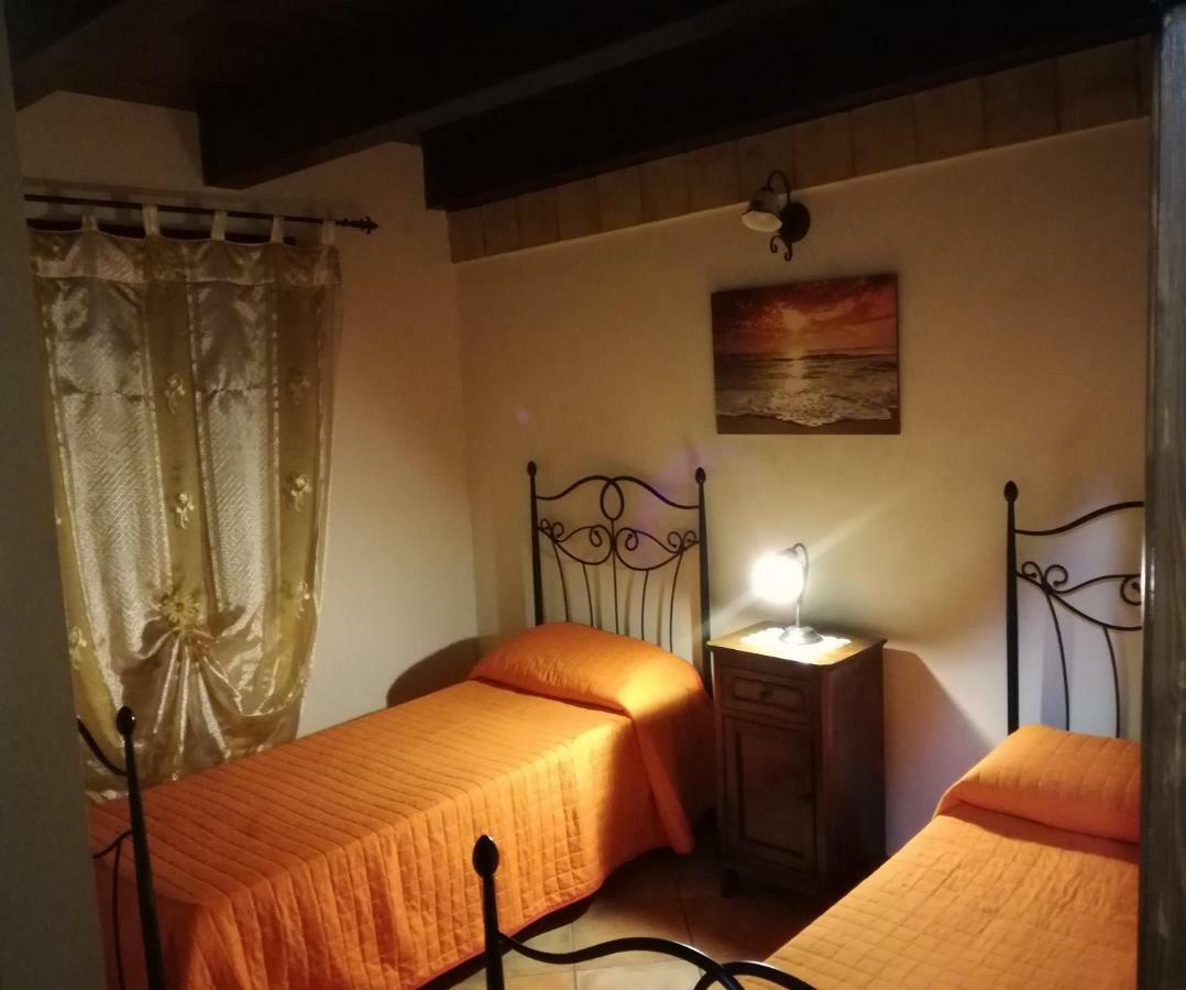 Casa Vacanze Mediterraneo Villa เตร ฟอนตาเน ภายนอก รูปภาพ