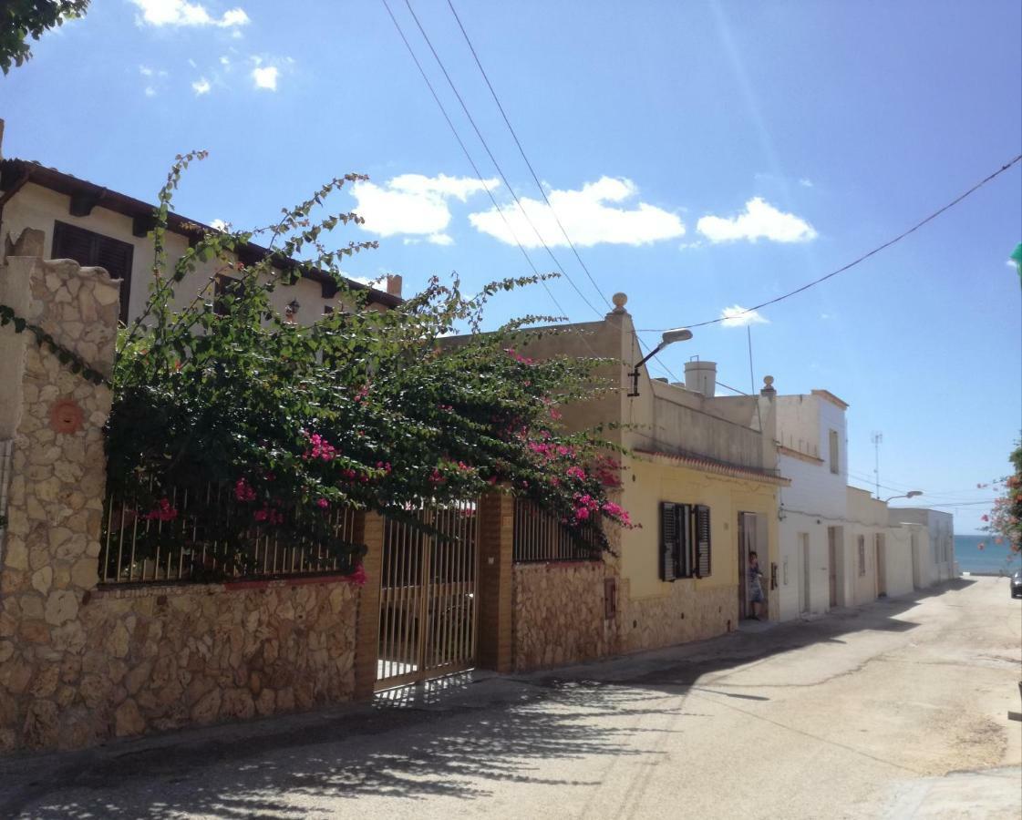 Casa Vacanze Mediterraneo Villa เตร ฟอนตาเน ภายนอก รูปภาพ